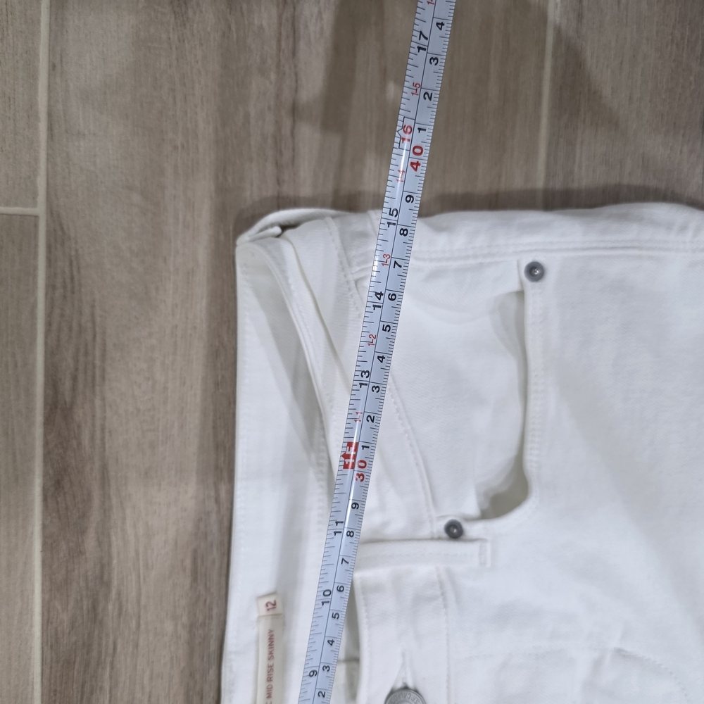 Women's White Levi's Jeans - Picture 10 of 16